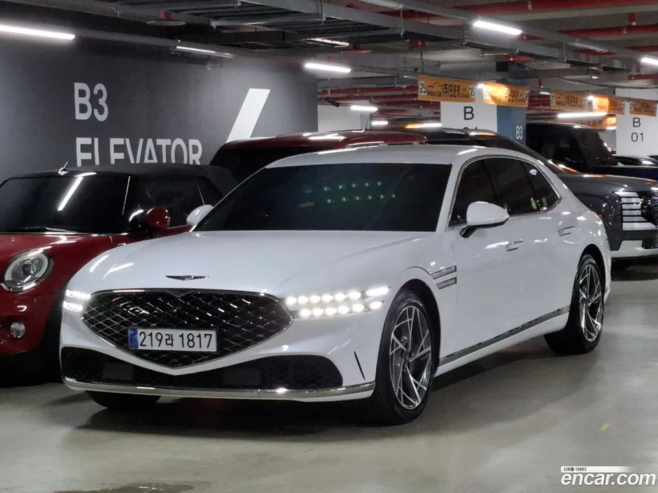 Genesis G90 3.5 e-S/C AWD 2023 — photo 1, buy with delivery to Moscow