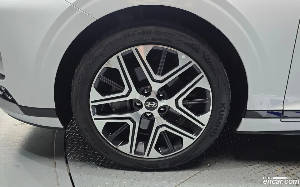 Hyundai Grandeur 2.5 2WD 2023 — thumbnail 2