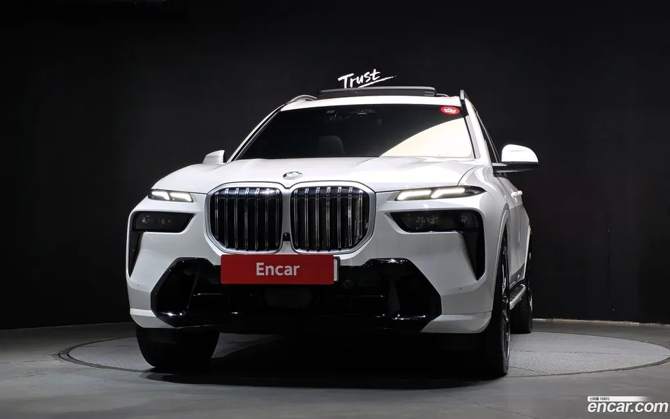 BMW X7 xDrive 40i M 6 2023 — миниатюра 3