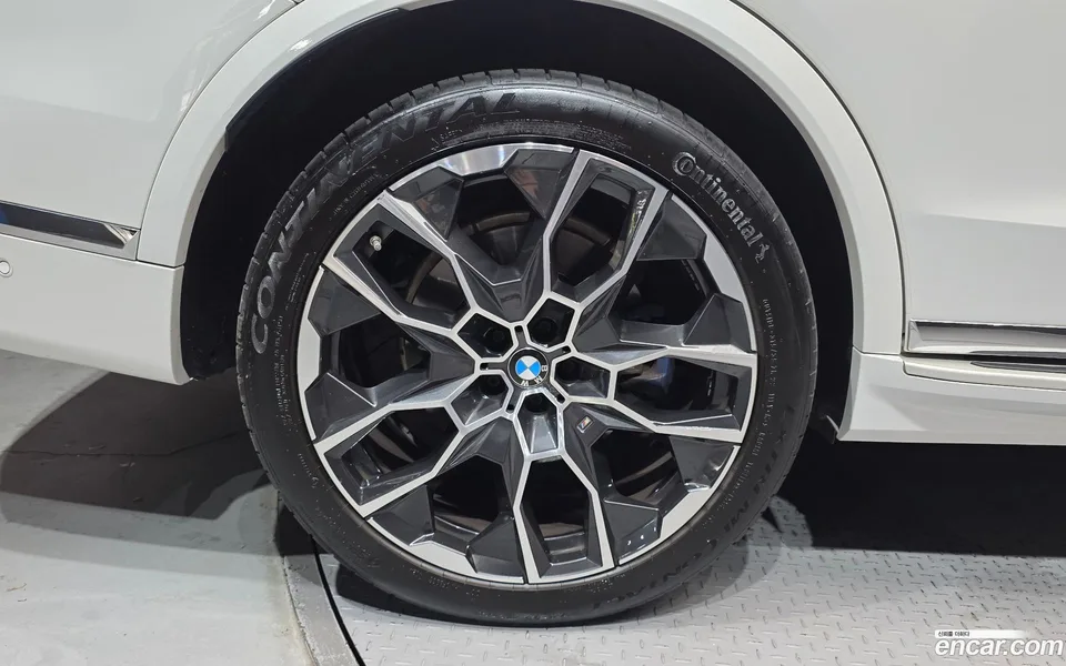 BMW X7 xDrive 40i M 6 2023 — миниатюра 5