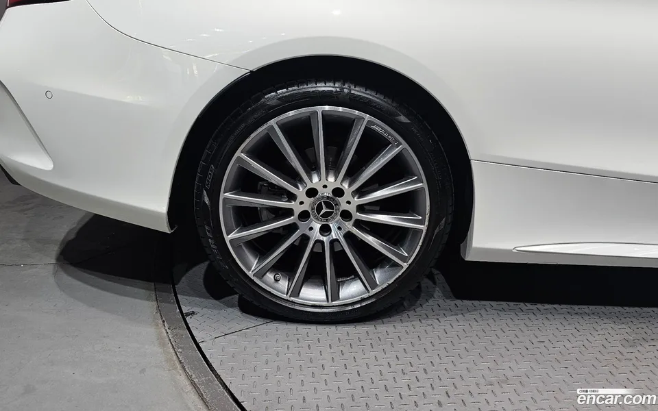 Mercedes-Benz C-Class C200 2023 — thumbnail 2