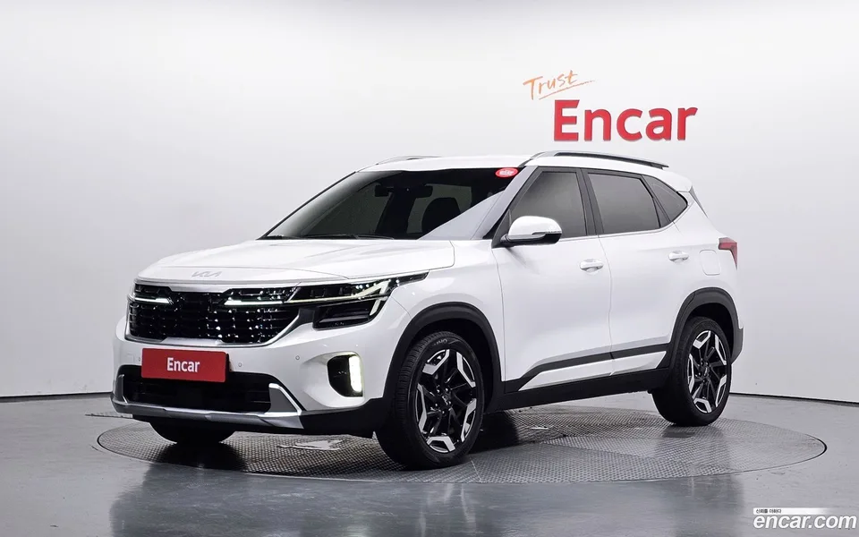 Kia Seltos 1.6 2WD 2023 — photo 1, buy with delivery to Moscow