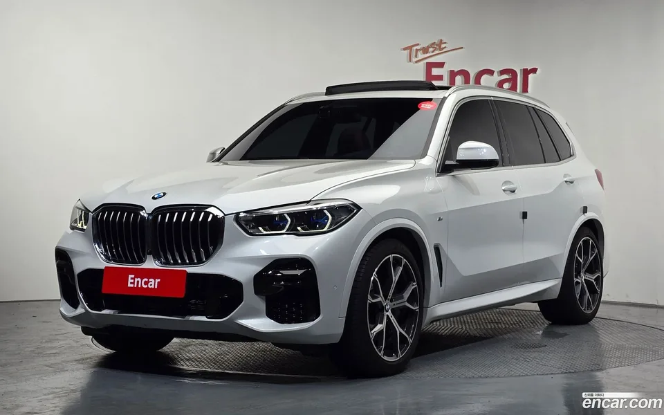 BMW X5 xDrive 40i M 2022 — photo 1, buy with delivery to Moscow