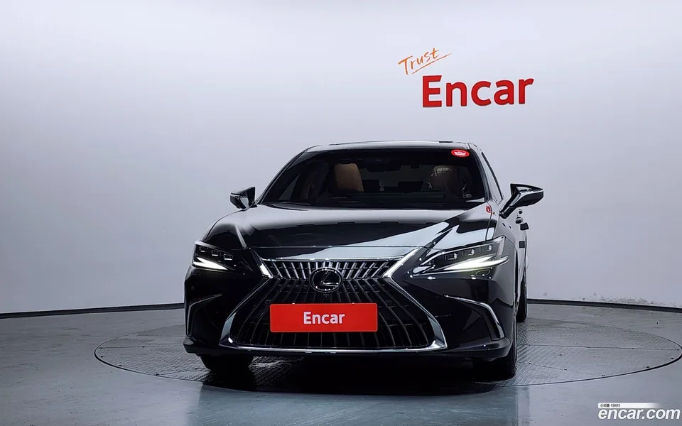 Lexus ES 300h 2024 — thumbnail 3
