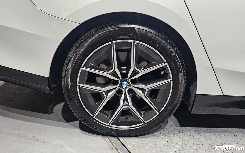 BMW 5 Series 520i M 2025 — thumbnail 2