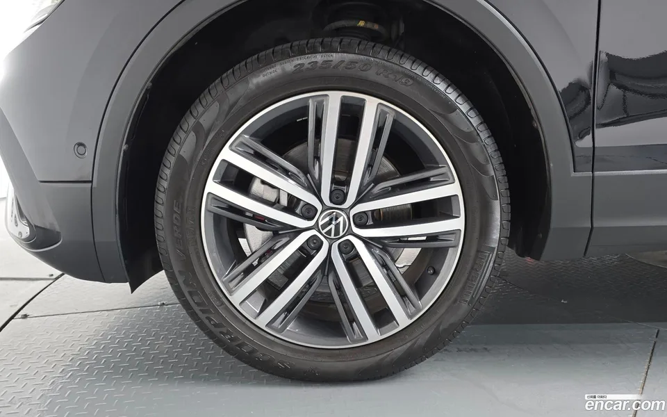 Volkswagen Tiguan Allspace 2.0 TSI 2023 — миниатюра 2