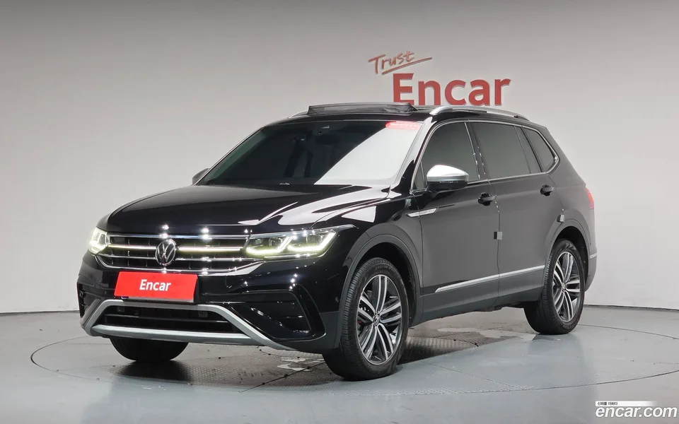Volkswagen Tiguan Allspace 2.0 TSI 2023 — фото 1, купить с доставкой в Москву