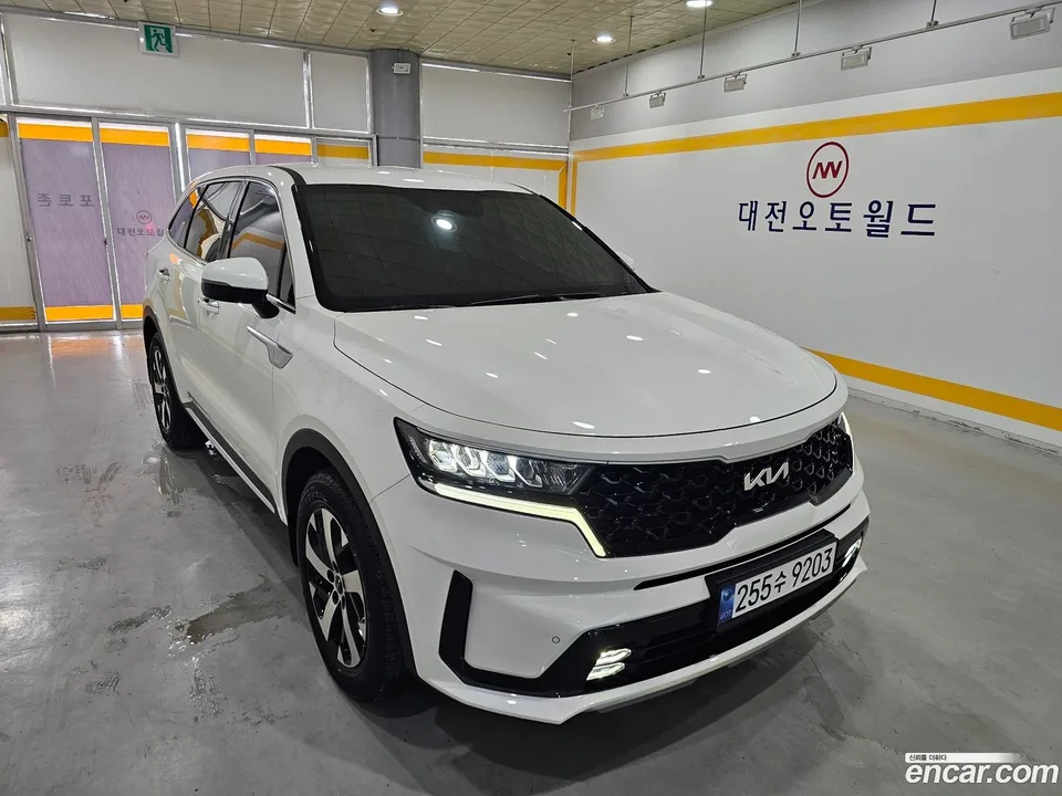 Kia Sorento 2.5T 2WD 2023 — photo 1, buy with delivery to Moscow