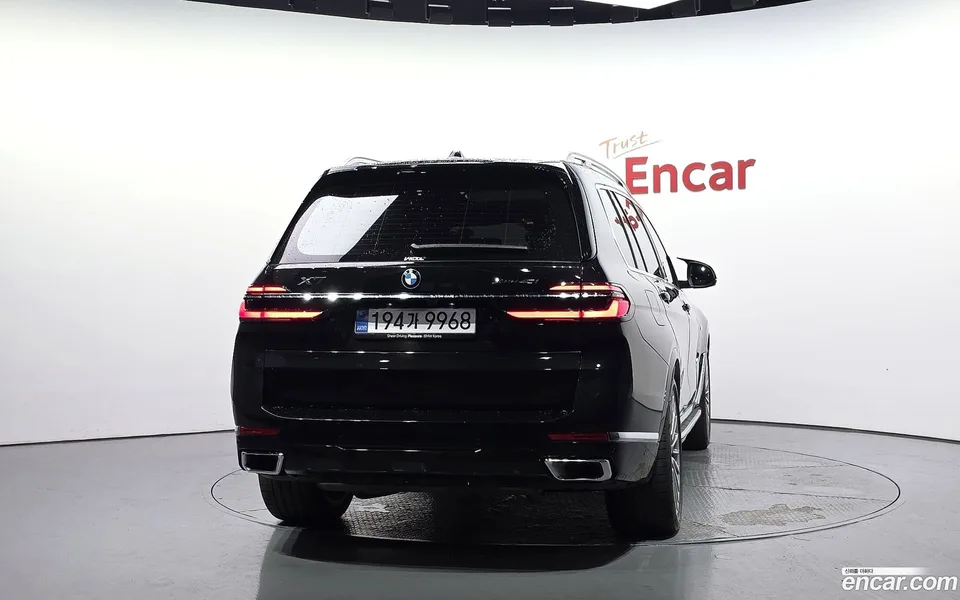 BMW X7 xDrive 40i 7 2025 — thumbnail 4