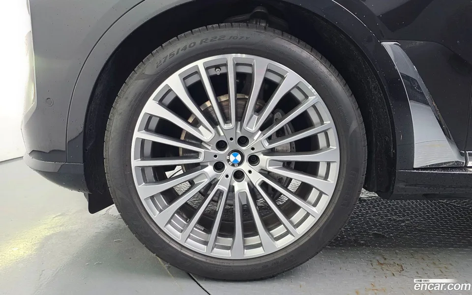 BMW X7 xDrive 40i 7 2025 — thumbnail 5