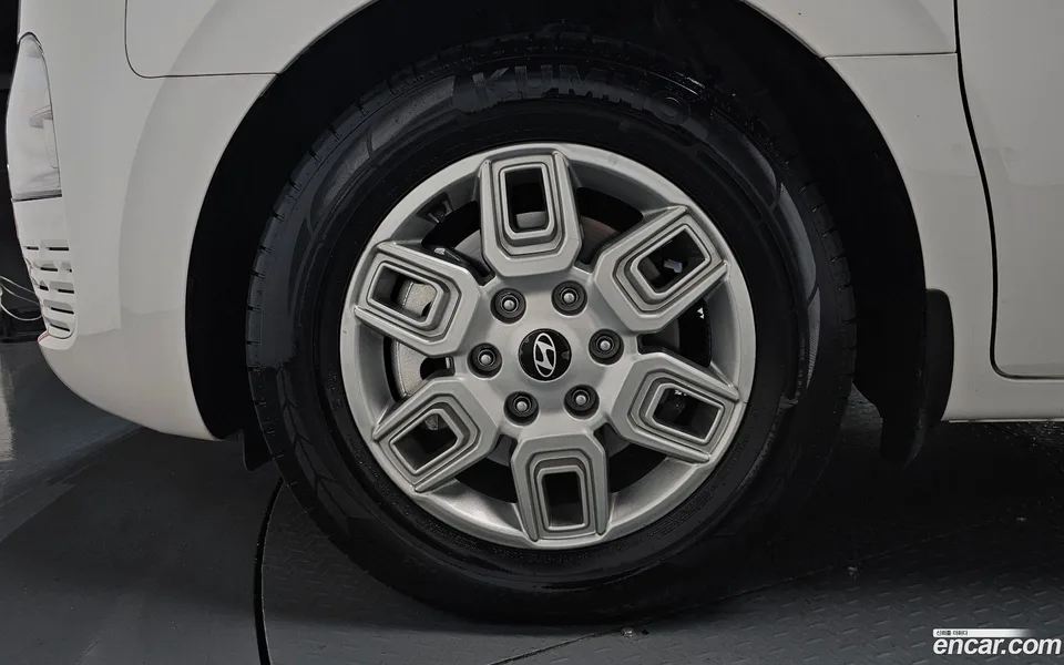 Hyundai Staria 3 2025 — thumbnail 2