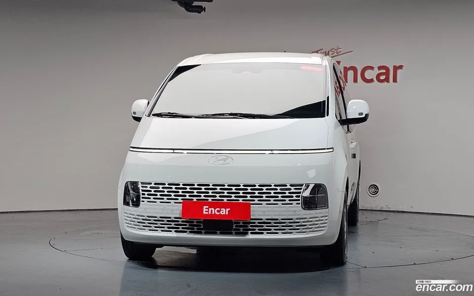 Hyundai Staria 3 2025 — thumbnail 3