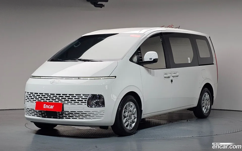 Hyundai Staria 3 2025 — photo 1, buy with delivery to Moscow