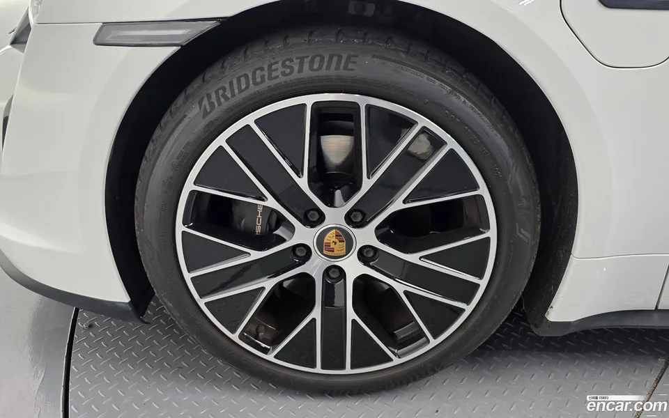 Porsche Taycan 2022 — thumbnail 2