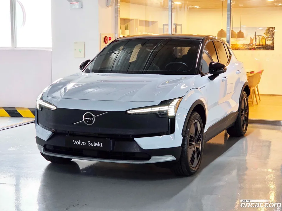 Volvo EX30 Cross Country 2025 — photo 1, buy with delivery to Moscow