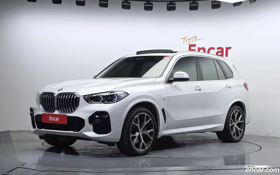 BMW X5 xDrive 30d M 2022 — photo 1, buy with delivery to Moscow