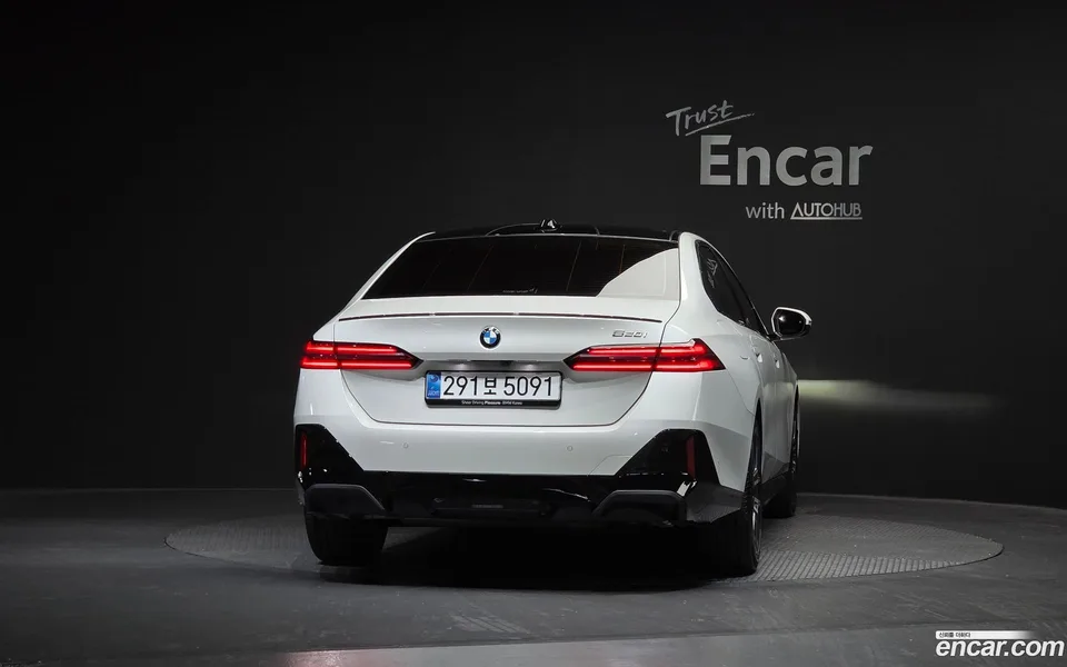 BMW 5 Series 520i 2025 — thumbnail 4