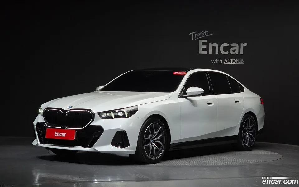BMW 5 Series 520i 2025 — photo 1, buy with delivery to Moscow