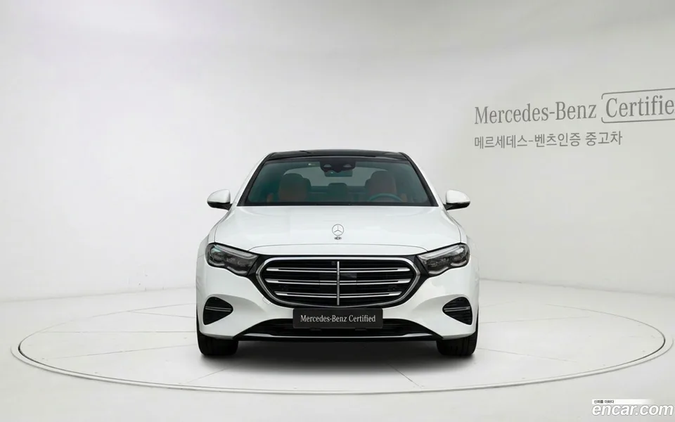 Mercedes-Benz E-Class E450 4MATIC 2025 — thumbnail 4