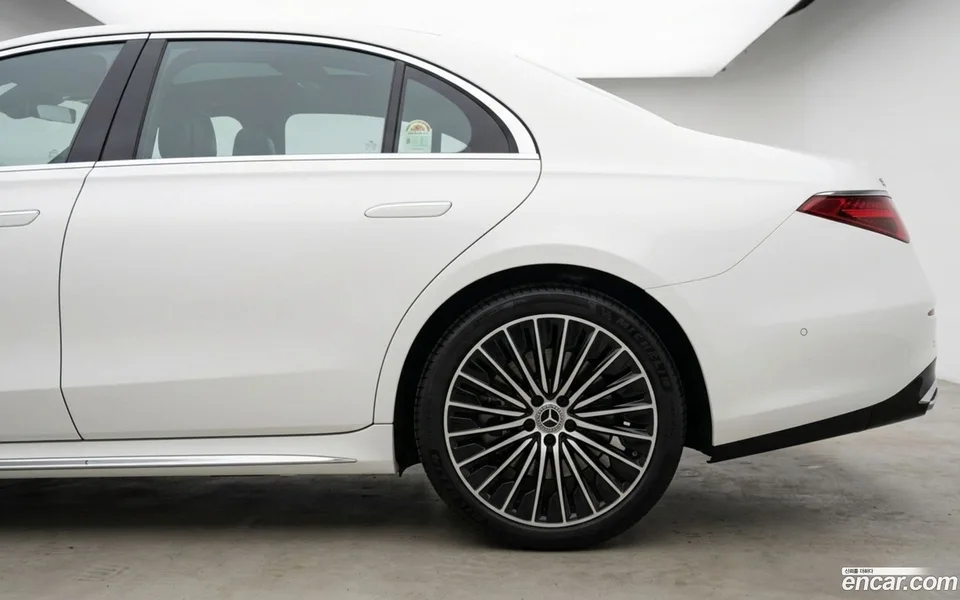 Mercedes-Benz E-Class E450 4MATIC 2025 — thumbnail 5