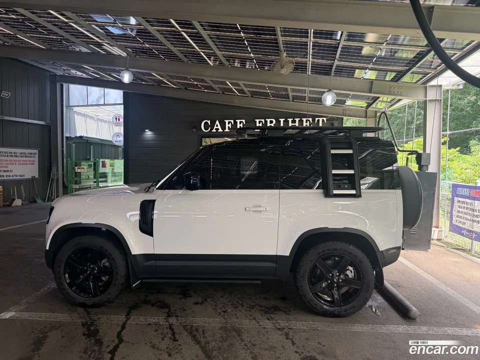 Land Rover Defender 90 D250 SE 2023 — миниатюра 3