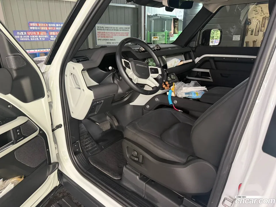 Land Rover Defender 90 D250 SE 2023 — миниатюра 4