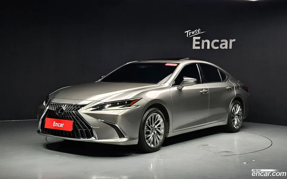 Lexus ES 300h 2024 — photo 1, buy with delivery to Moscow