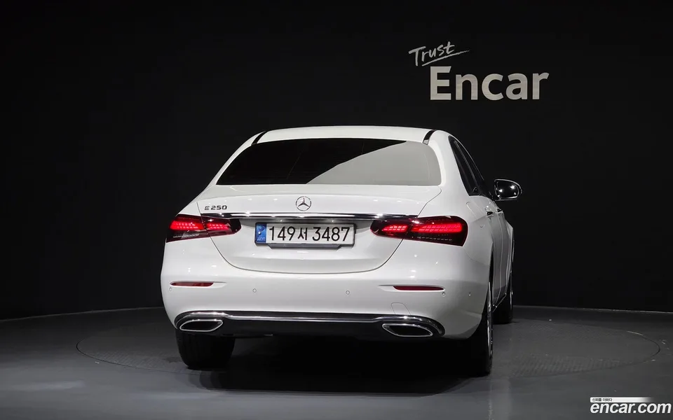 Mercedes-Benz E-Class E250 2022 — thumbnail 4