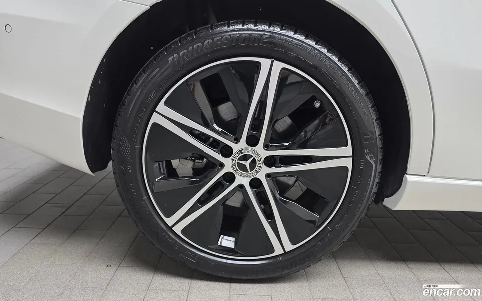 Mercedes-Benz A-Class A220 2025 — thumbnail 2