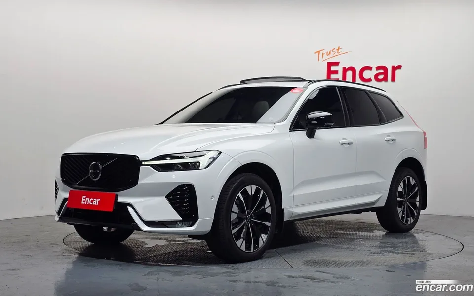 Volvo XC60 B5 2025 — photo 1, buy with delivery to Moscow