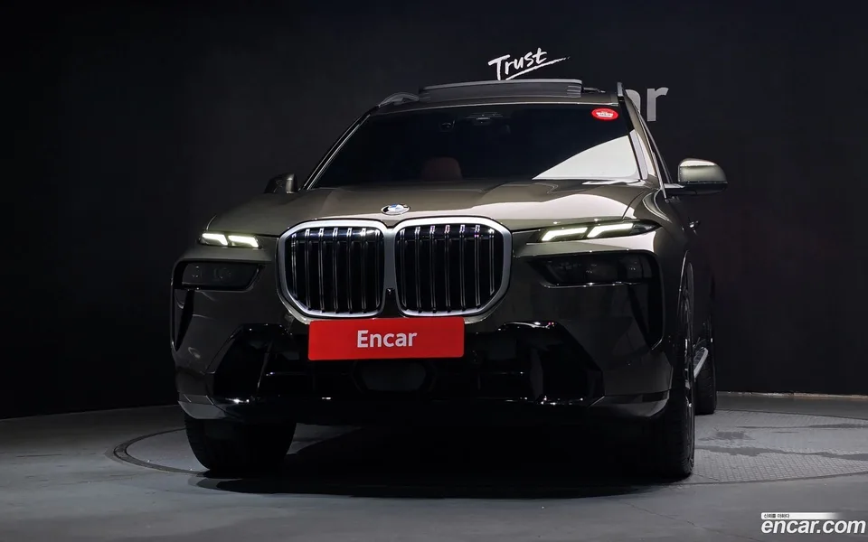 BMW X7 xDrive 40i M 7 2023 — thumbnail 3