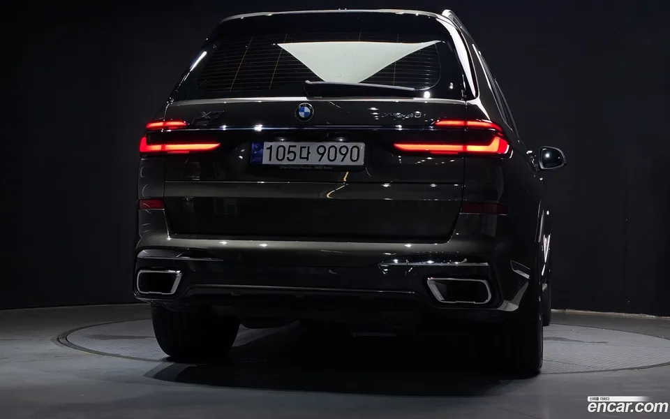 BMW X7 xDrive 40i M 7 2023 — thumbnail 4