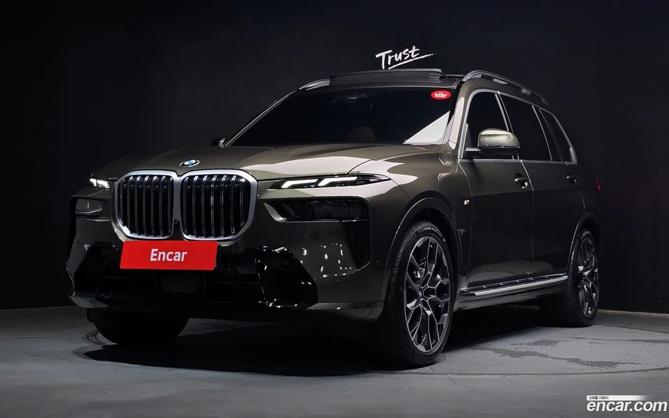 BMW X7 xDrive 40i M 7 2023 — photo 1, buy with delivery to Moscow