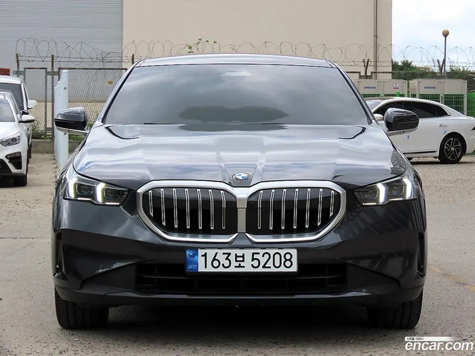 BMW 5 Series 520i 2024 — photo 1, buy with delivery to Moscow