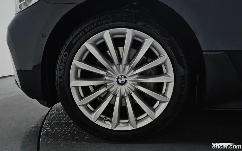 BMW 6 Series GT 630i xDrive 2023 — thumbnail 5