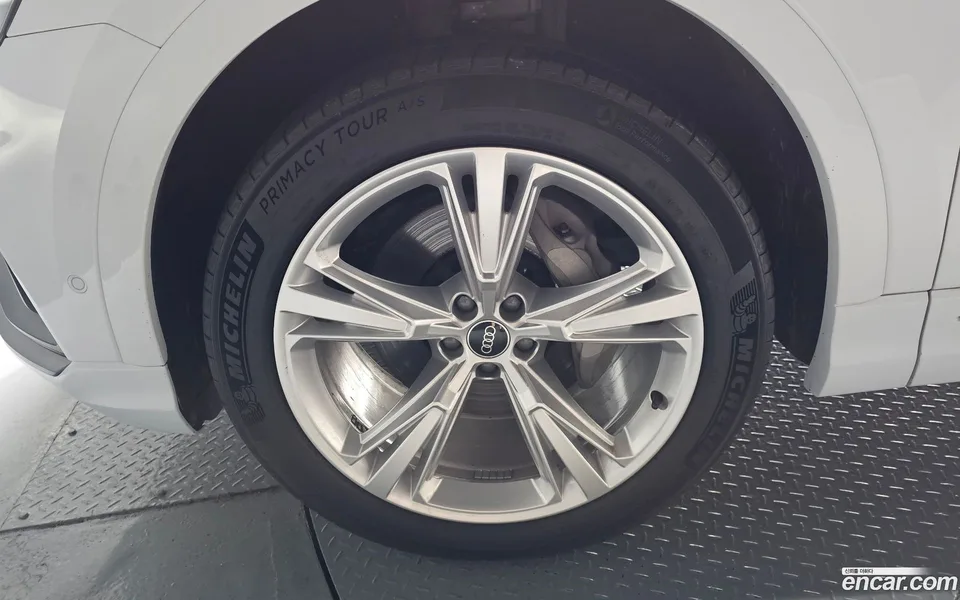 Audi Q8 (4M) 45 TDI 2023 — thumbnail 2