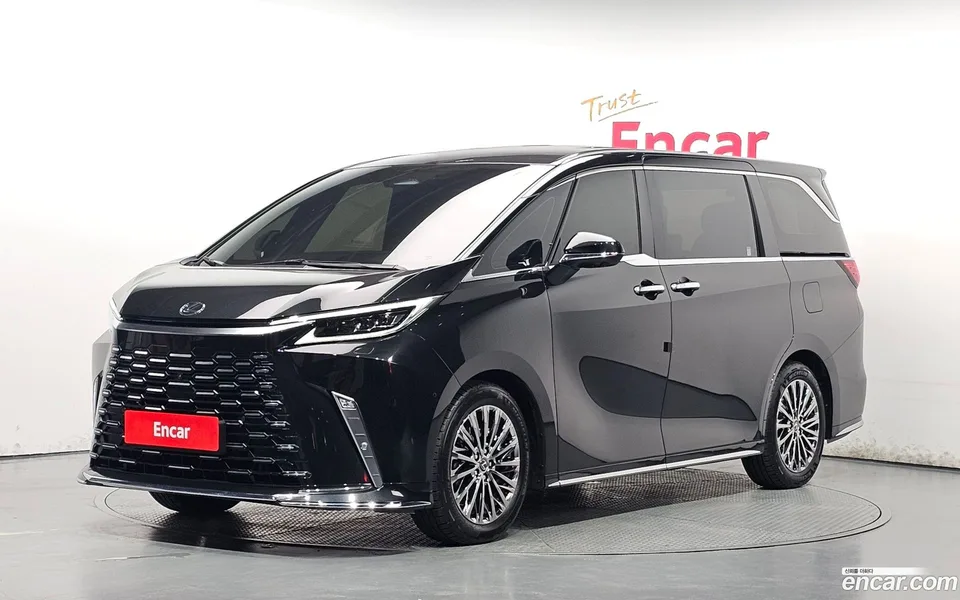Lexus LM 500h 2025 — photo 1, buy with delivery to Moscow
