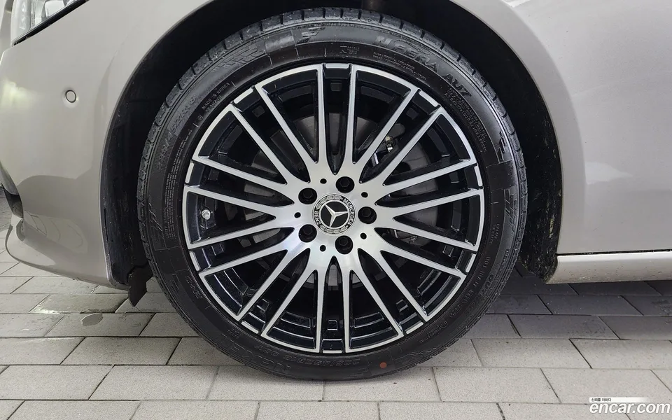 Mercedes-Benz C-Class C300 4MATIC 2024 — thumbnail 5
