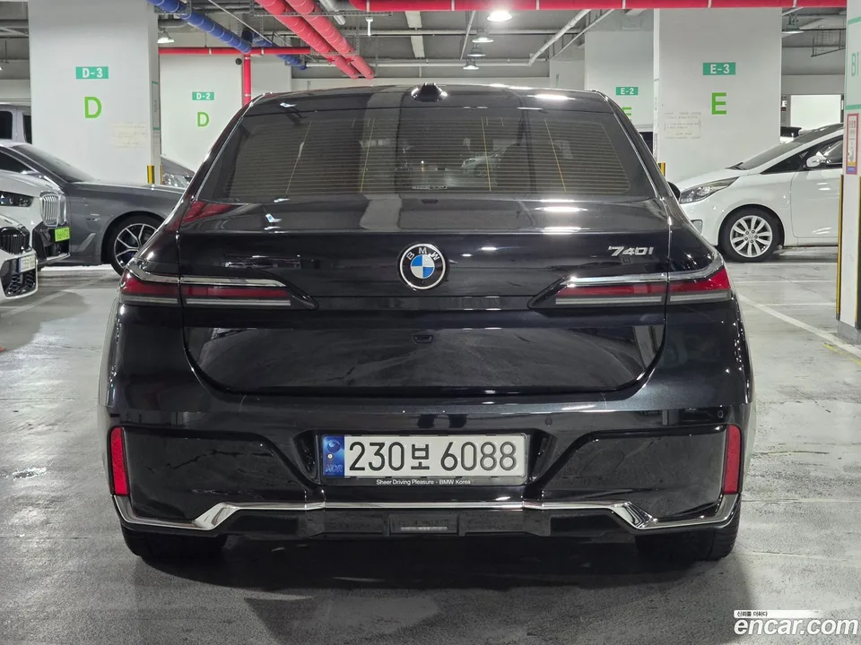BMW 7 Series 740i sDrive M 2022 — thumbnail 3