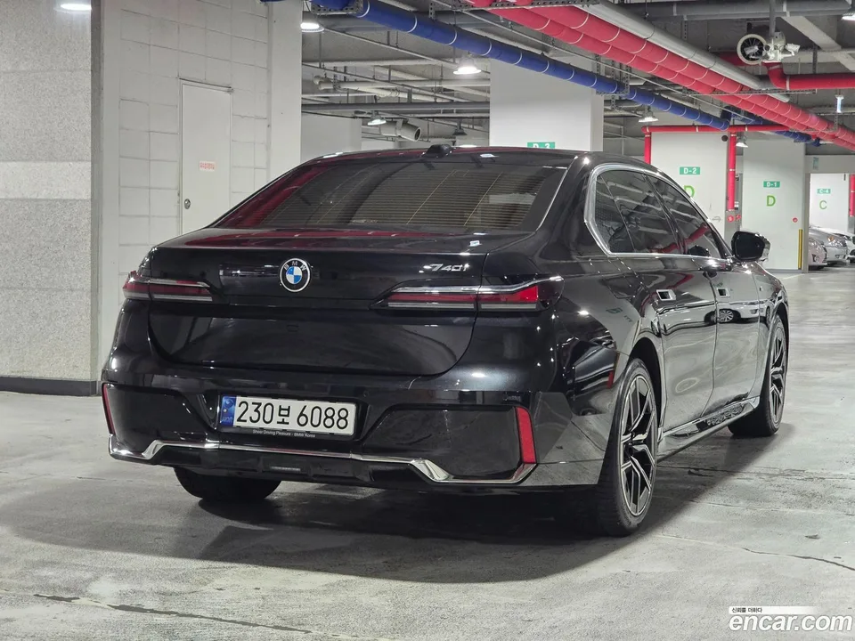 BMW 7 Series 740i sDrive M 2022 — thumbnail 4