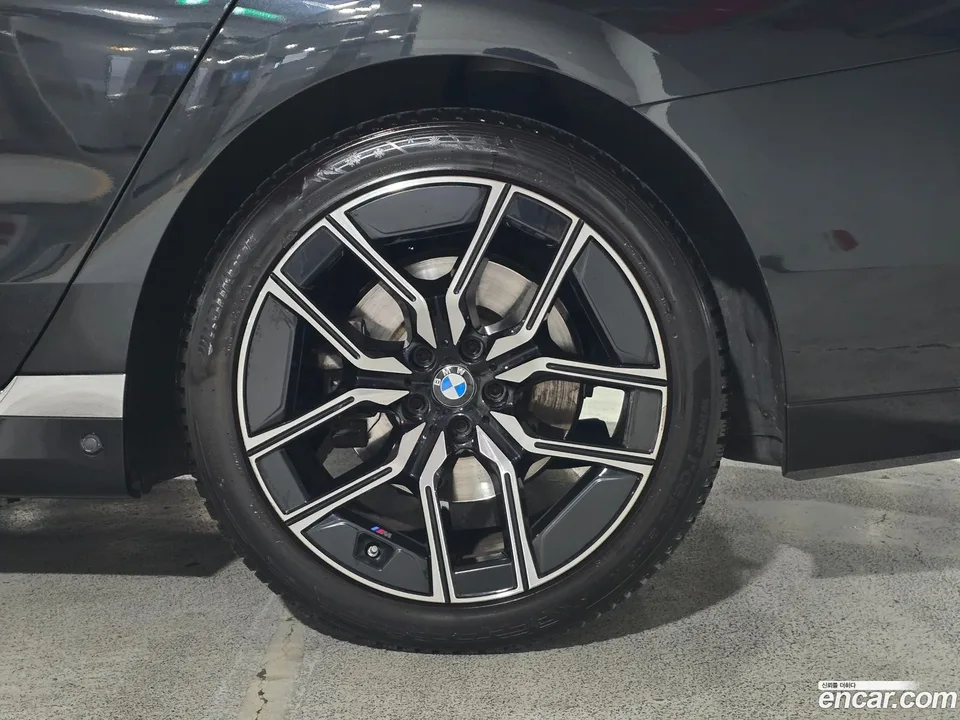BMW 7 Series 740i sDrive M 2022 — thumbnail 5