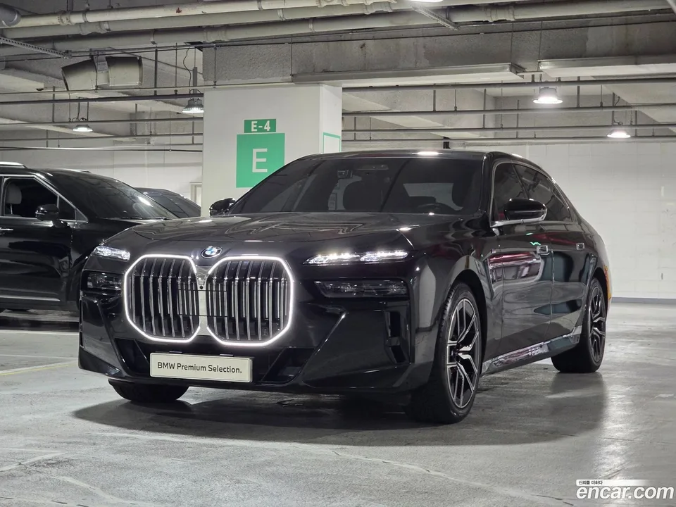 BMW 7 Series 740i sDrive M 2022 — photo 1, buy with delivery to Moscow