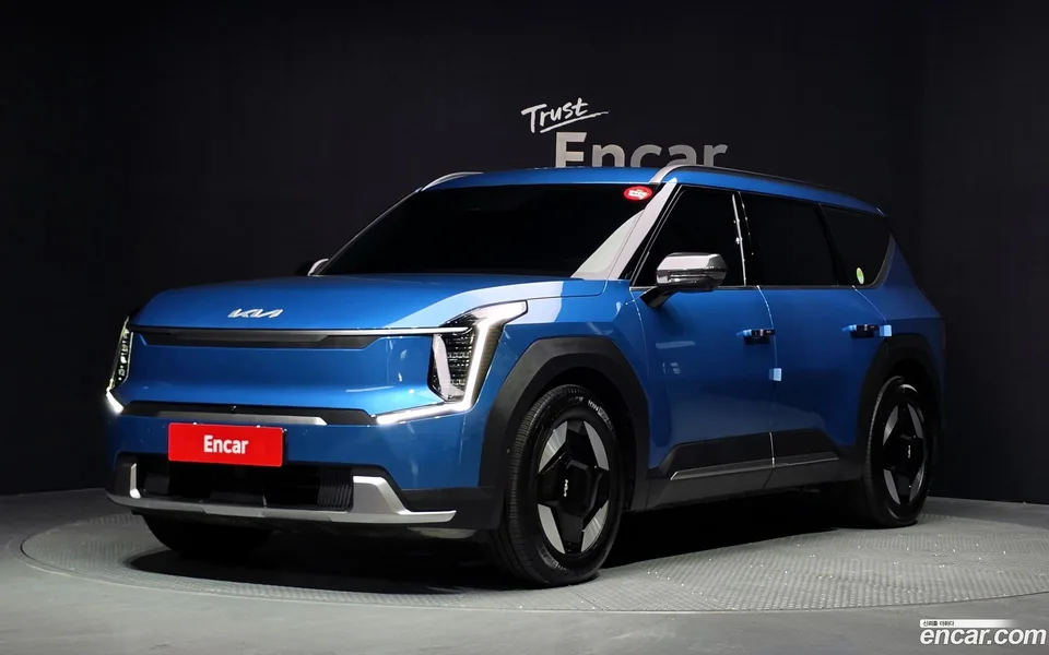 Kia EV9 2WD 2023 — photo 1, buy with delivery to Moscow