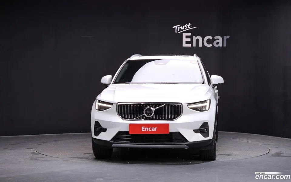 Volvo XC40 B4 2025 — thumbnail 3