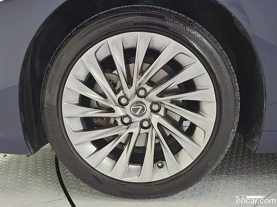 Lexus ES 300h 2023 — thumbnail 2