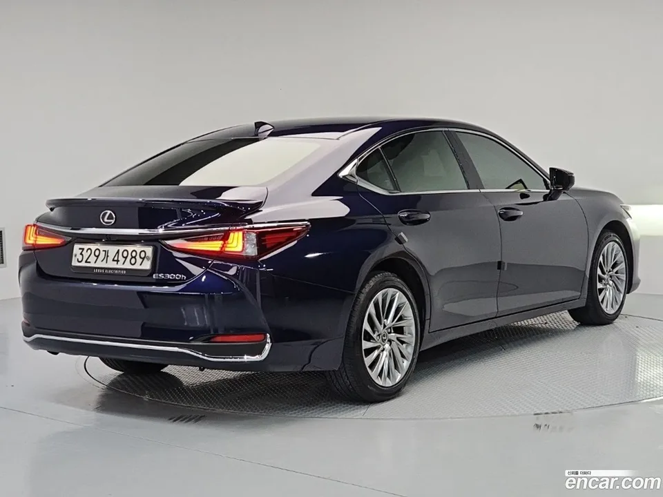 Lexus ES 300h 2023 — thumbnail 4