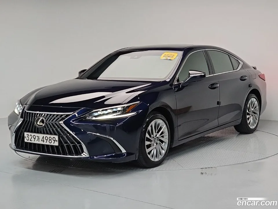 Lexus ES 300h 2023 — photo 1, buy with delivery to Moscow