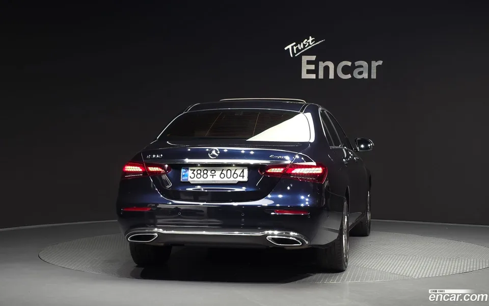 Mercedes-Benz E-Class E350 4MATIC 2022 — thumbnail 4