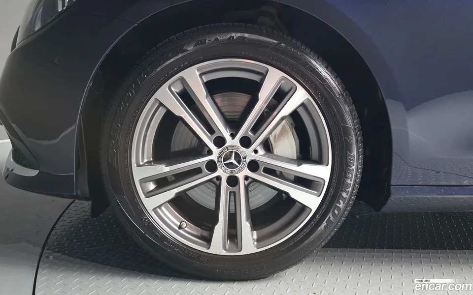 Mercedes-Benz E-Class E350 4MATIC 2022 — thumbnail 5