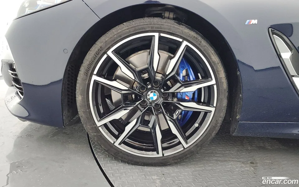 BMW 8 Series M850i xDrive 2024 — thumbnail 2